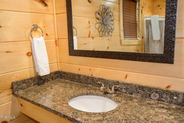 834 String Run Way, Pigeon Forge, TN 37863