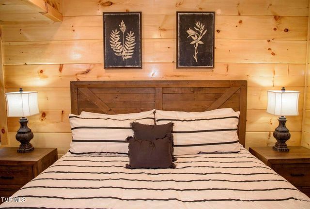 834 String Run Way, Pigeon Forge, TN 37863