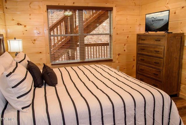 834 String Run Way, Pigeon Forge, TN 37863