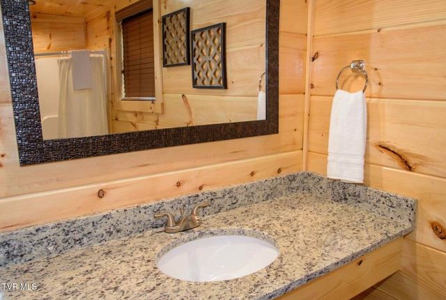 834 String Run Way, Pigeon Forge, TN 37863