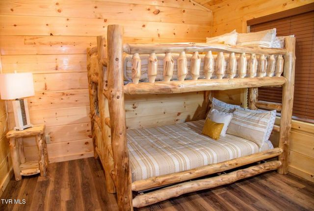 834 String Run Way, Pigeon Forge, TN 37863