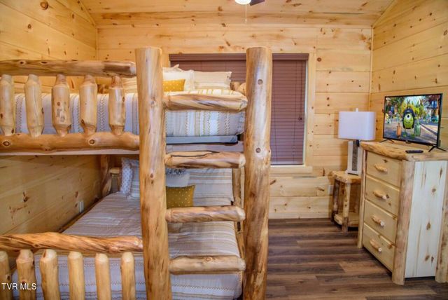 834 String Run Way, Pigeon Forge, TN 37863