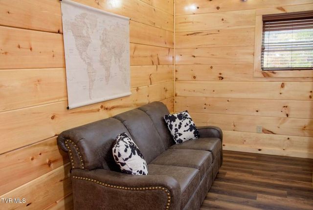 834 String Run Way, Pigeon Forge, TN 37863