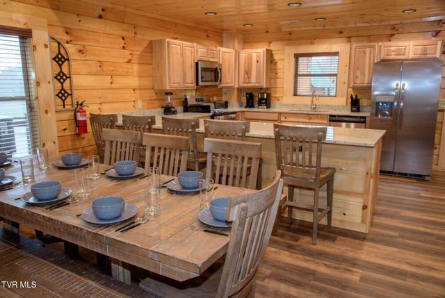 834 String Run Way, Pigeon Forge, TN 37863