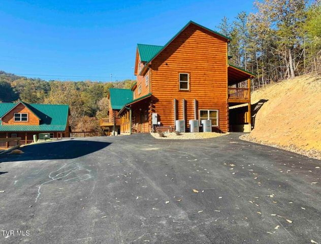 834 String Run Way, Pigeon Forge, TN 37863