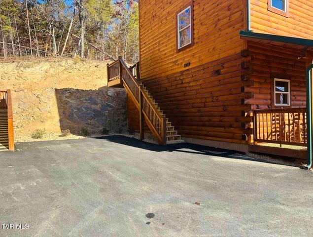 834 String Run Way, Pigeon Forge, TN 37863