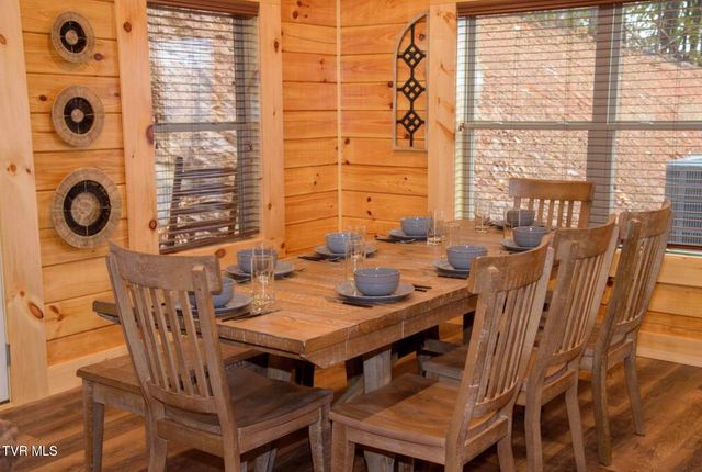 834 String Run Way, Pigeon Forge, TN 37863