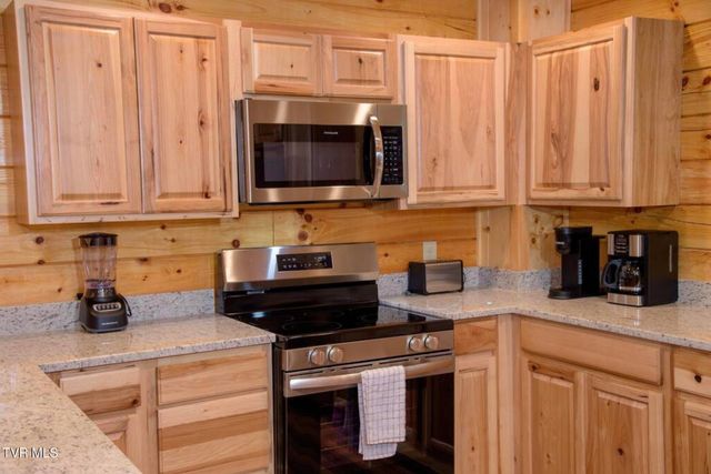 834 String Run Way, Pigeon Forge, TN 37863