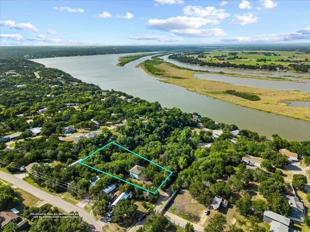 2704 Canyon Trail, Granbury, TX 76048