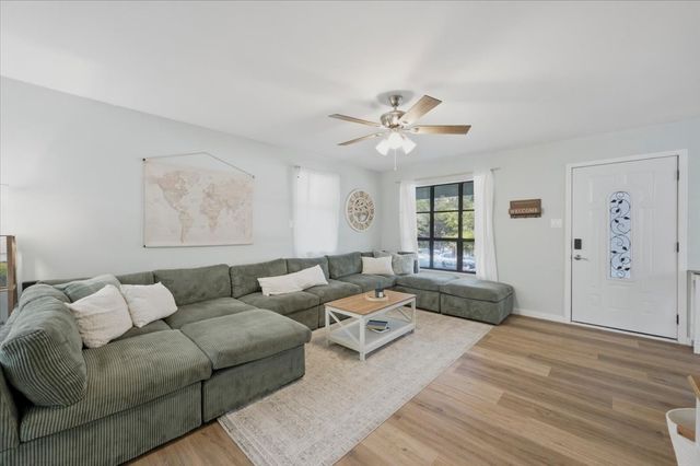 2704 Canyon Trail, Granbury, TX 76048
