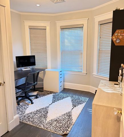 131 Mount Vernon 2, Newton, MA 02458