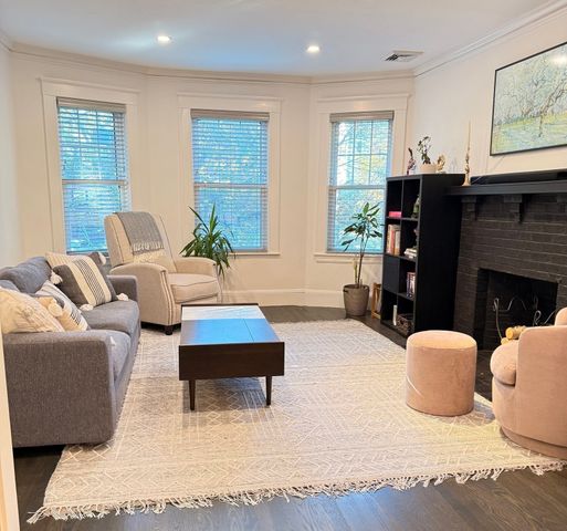 131 Mount Vernon 2, Newton, MA 02458