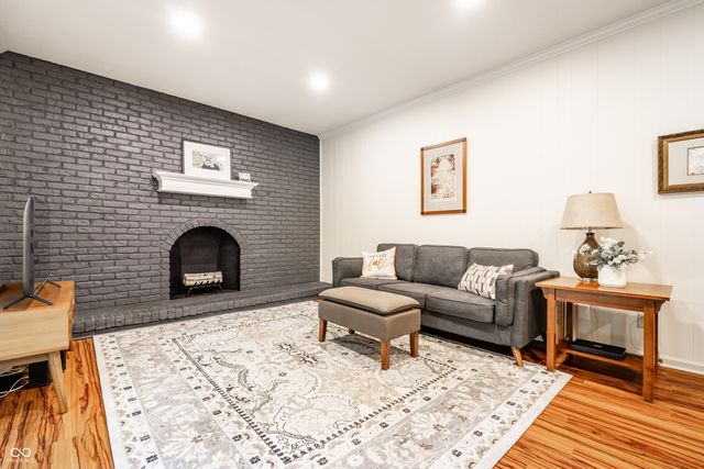 644 Lakeview Drive, Zionsville, IN 46077