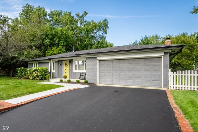 644 Lakeview Drive, Zionsville, IN 46077