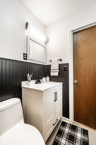 644 Lakeview Drive, Zionsville, IN 46077