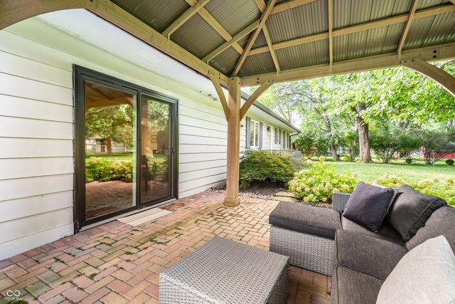 644 Lakeview Drive, Zionsville, IN 46077
