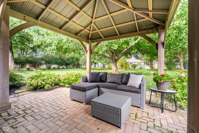 644 Lakeview Drive, Zionsville, IN 46077