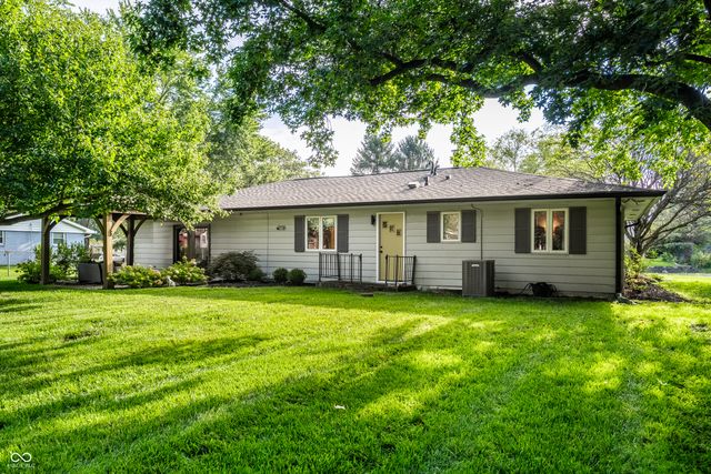 644 Lakeview Drive, Zionsville, IN 46077