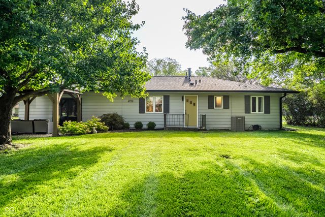 644 Lakeview Drive, Zionsville, IN 46077