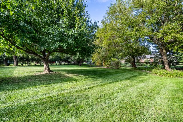 644 Lakeview Drive, Zionsville, IN 46077