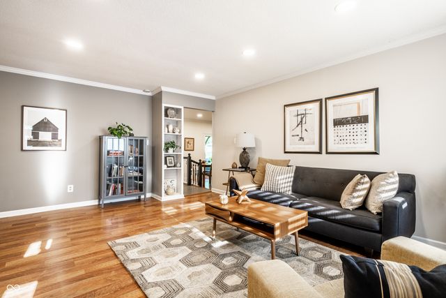 644 Lakeview Drive, Zionsville, IN 46077