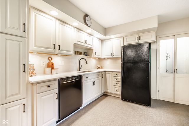 644 Lakeview Drive, Zionsville, IN 46077