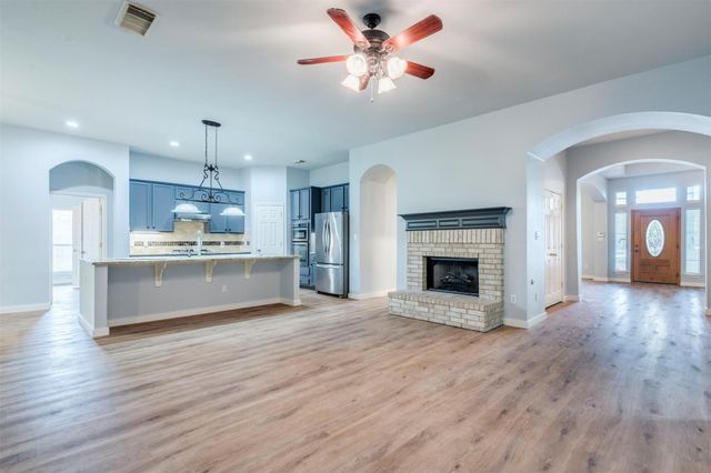 2102 Chincho DR, Pflugerville, TX 78660