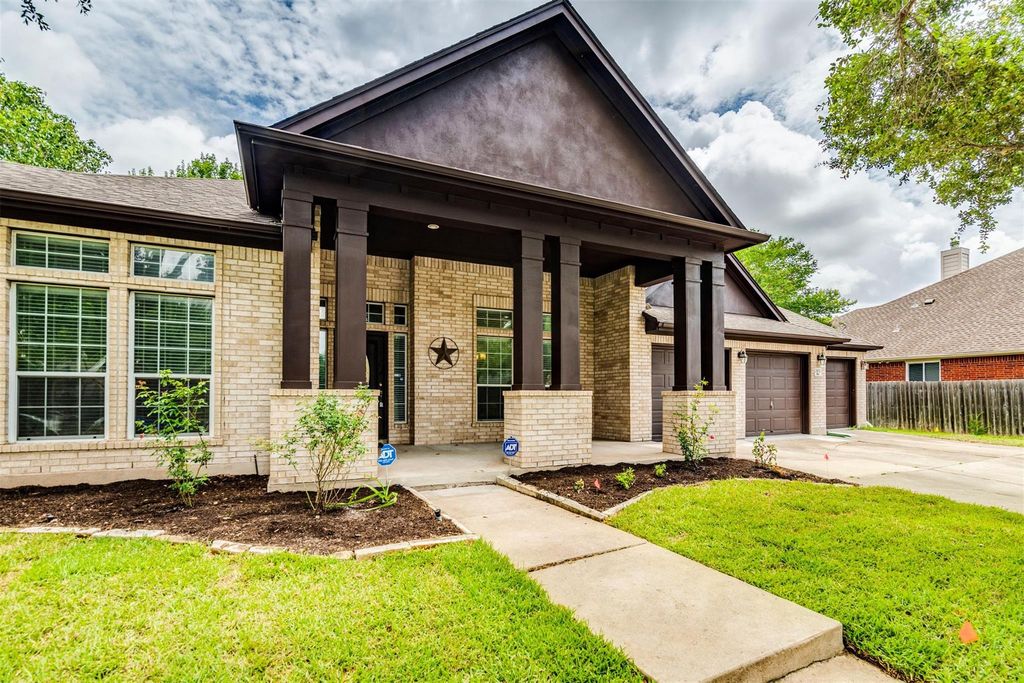 2102 Chincho DR, Pflugerville, TX 78660