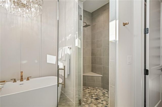 16737 S WOODSTONE Drive, Olathe, KS 66062