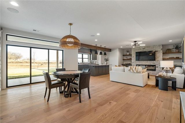 16737 S WOODSTONE Drive, Olathe, KS 66062