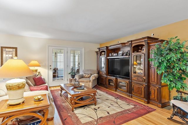 27 Russell Farm Dr 27, Methuen, MA 01844