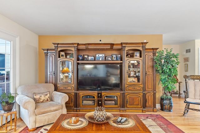 27 Russell Farm Dr 27, Methuen, MA 01844