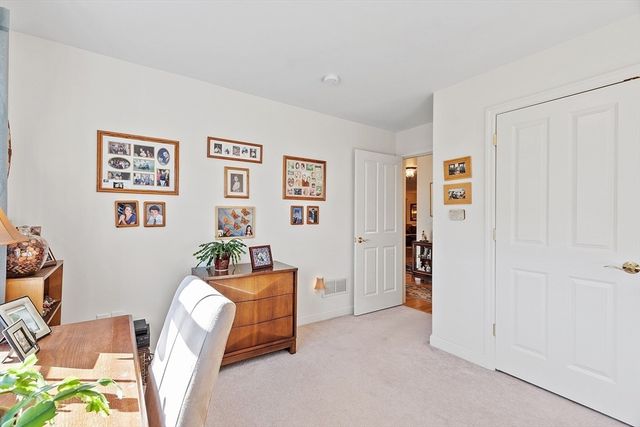 27 Russell Farm Dr 27, Methuen, MA 01844