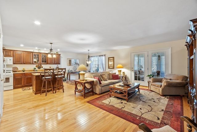 27 Russell Farm Dr 27, Methuen, MA 01844