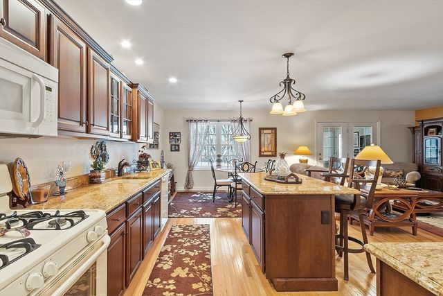 27 Russell Farm Dr 27, Methuen, MA 01844