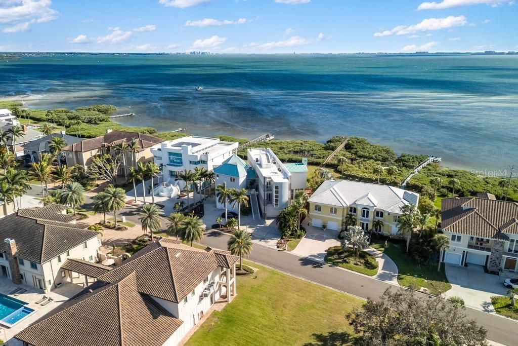 Image 3 of property listing at 5004 64TH DR W, Bradenton, FL 34210