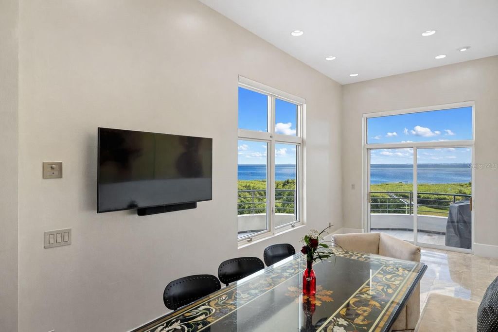 Image 30 of property listing at 5004 64TH DR W, Bradenton, FL 34210