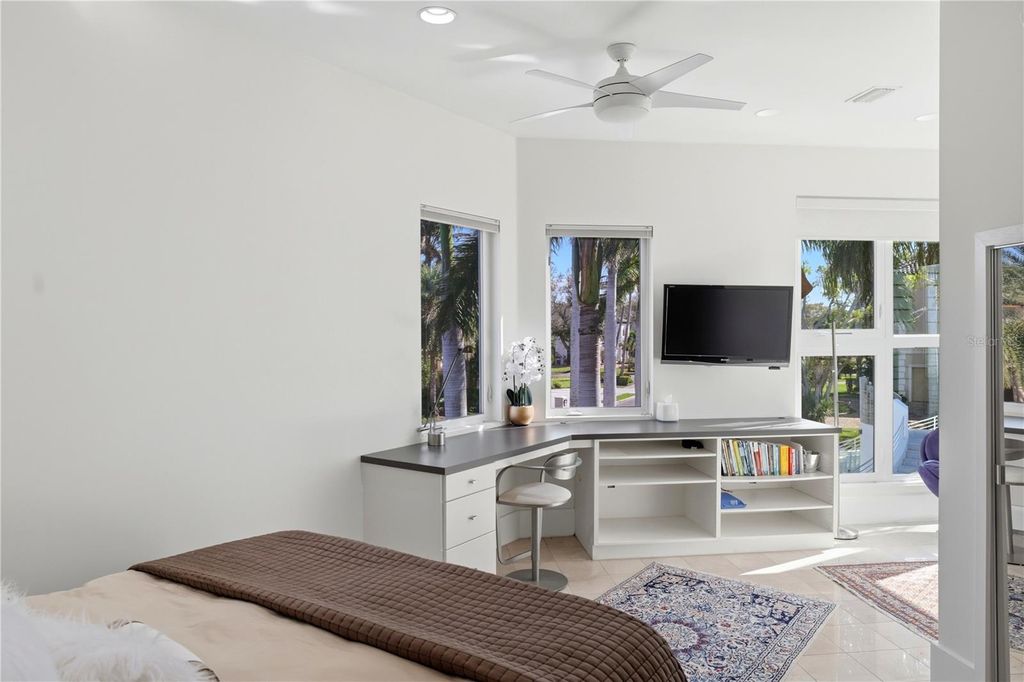 Image 36 of property listing at 5004 64TH DR W, Bradenton, FL 34210