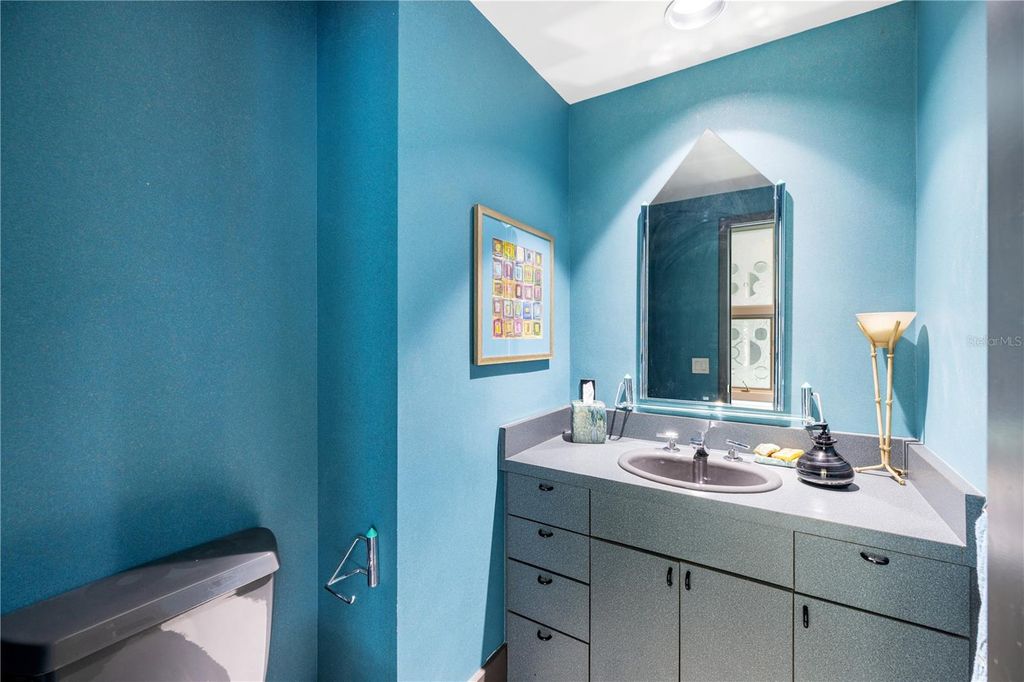Image 68 of property listing at 5004 64TH DR W, Bradenton, FL 34210
