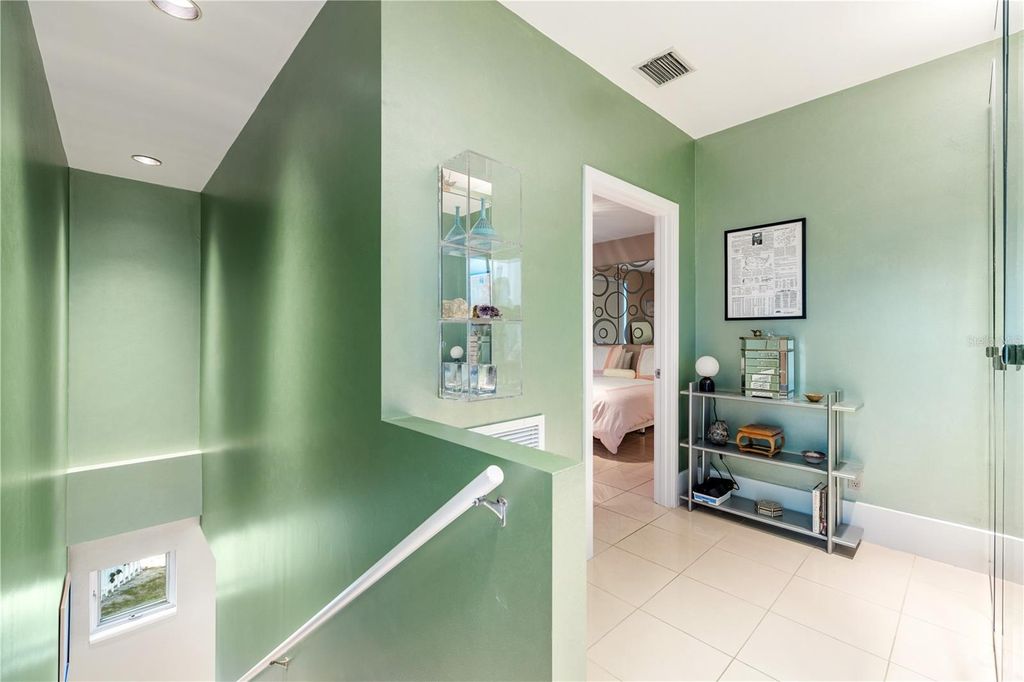 Image 69 of property listing at 5004 64TH DR W, Bradenton, FL 34210