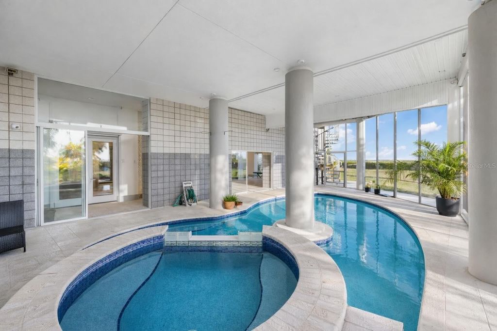 Image 82 of property listing at 5004 64TH DR W, Bradenton, FL 34210