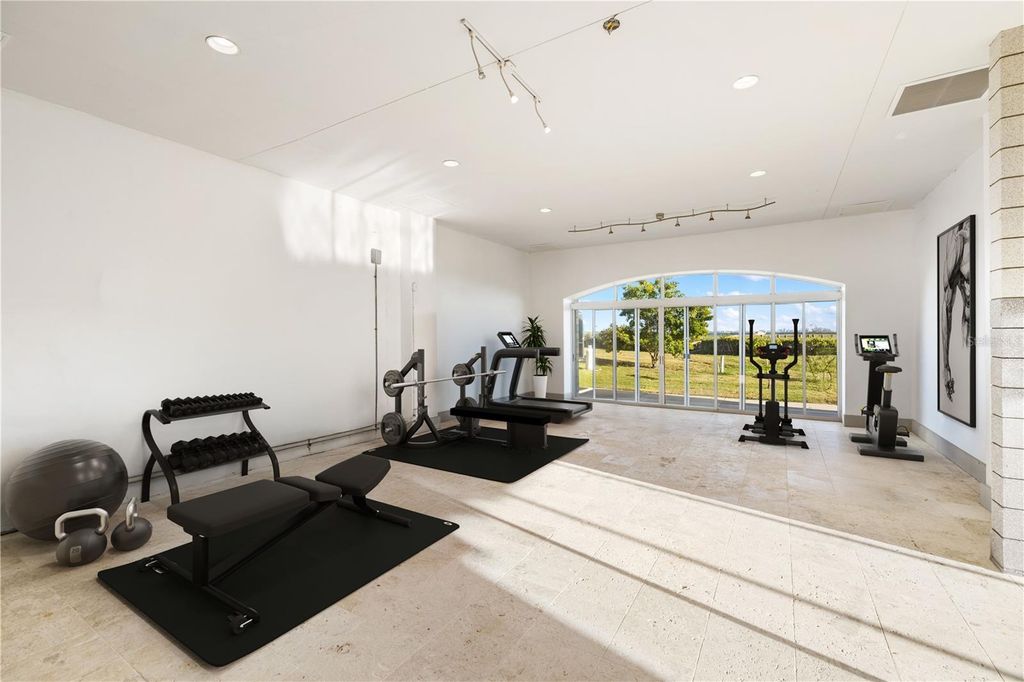 Image 84 of property listing at 5004 64TH DR W, Bradenton, FL 34210