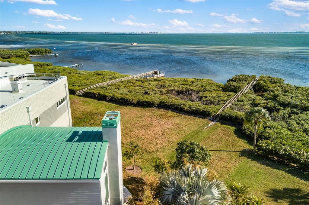 Image 88 of property listing at 5004 64TH DR W, Bradenton, FL 34210