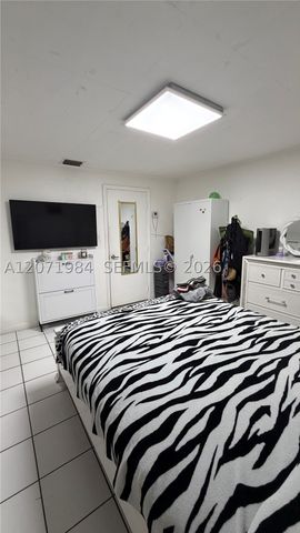2027 NW 1st Ter R, Miami, FL 33125