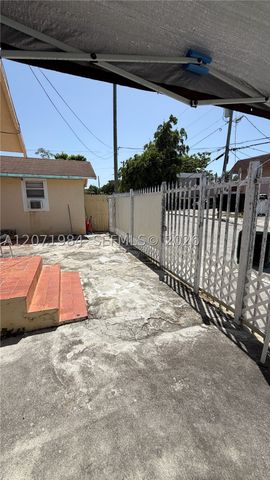 2027 NW 1st Ter R, Miami, FL 33125