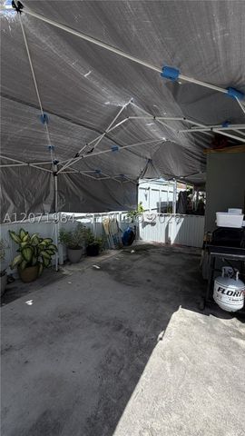 2027 NW 1st Ter R, Miami, FL 33125