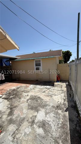 2027 NW 1st Ter R, Miami, FL 33125