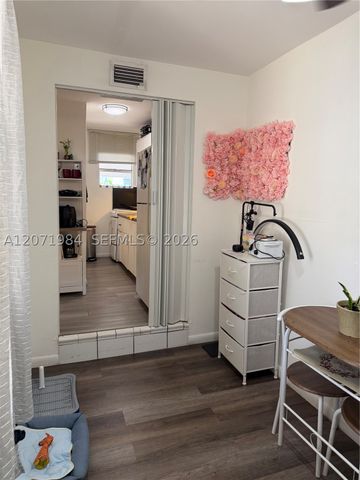 2027 NW 1st Ter R, Miami, FL 33125
