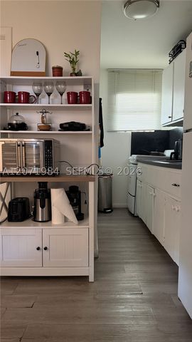 2027 NW 1st Ter R, Miami, FL 33125