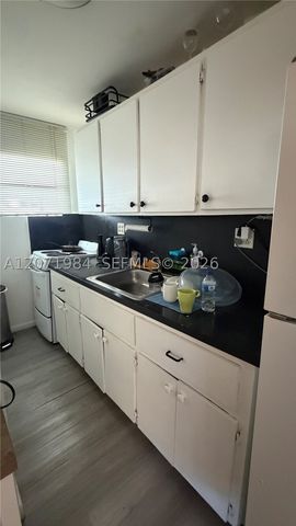 2027 NW 1st Ter R, Miami, FL 33125